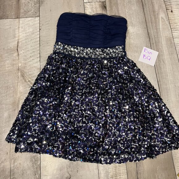 My Michelle size 5 strapless Beautiful sparkly dress - Picture 1 of 6